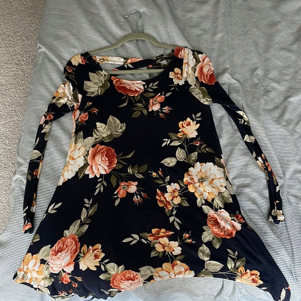 Altar’d State Fajardo Tunic Top- navy floral size small